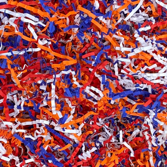 Papieren sliertjes in de kleuren van de vlag van Nederland met wimpel